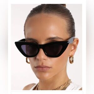Banbé Chic Black Cat-Eye Sunglasses